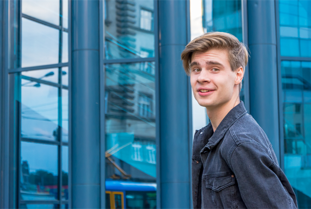 Avantages affiliation pour les travailleurs de moins de 25 ans